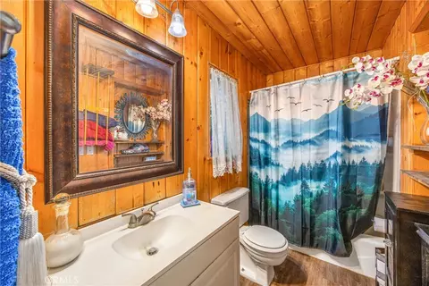 Bath - 2164 Outer Hwy 2 Hwy S, Wrightwood, CA 92397 photo 1 of 1