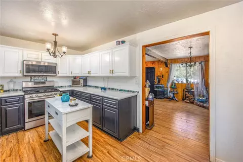 Kitchen - 2164 Outer Hwy 2 Hwy S, Wrightwood, CA 92397 photo 2 of 5