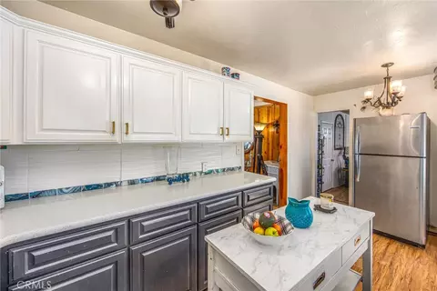 Kitchen - 2164 Outer Hwy 2 Hwy S, Wrightwood, CA 92397 photo 4 of 5