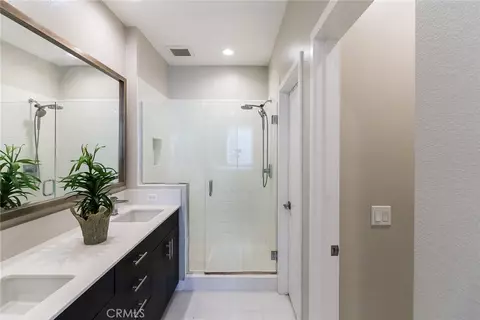 Bath - 1012 Eucalipto Pl, Montebello, CA 90640 photo 2 of 6