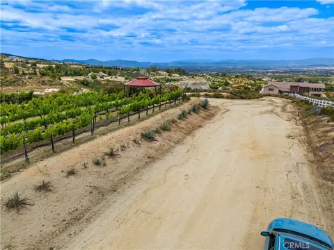1 Gray Squirrel Rd, Temecula, CA 92592 photo 2