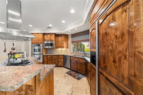 Kitchen - 38136 Butterfly Ct, Yucaipa, CA 92399 photo 4 of 5