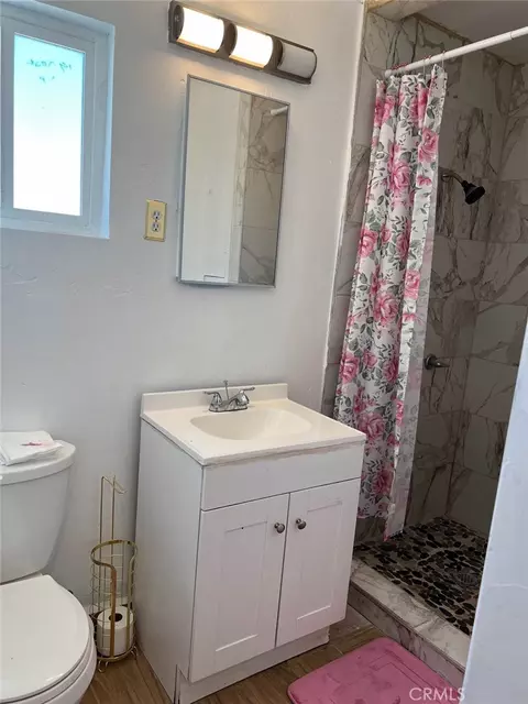 Bath - 13776 Benton St, Trona, CA 93562 photo 2 of 5