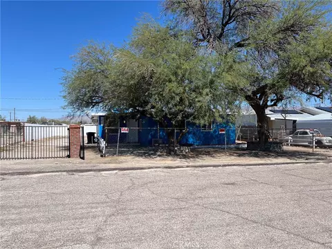 Exterior - 13776 Benton St, Trona, CA 93562 photo 10 of 14