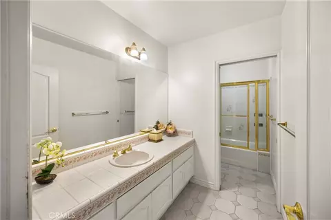 Bath - 613 E Sunset N, Redlands, CA 92373 photo 2 of 3