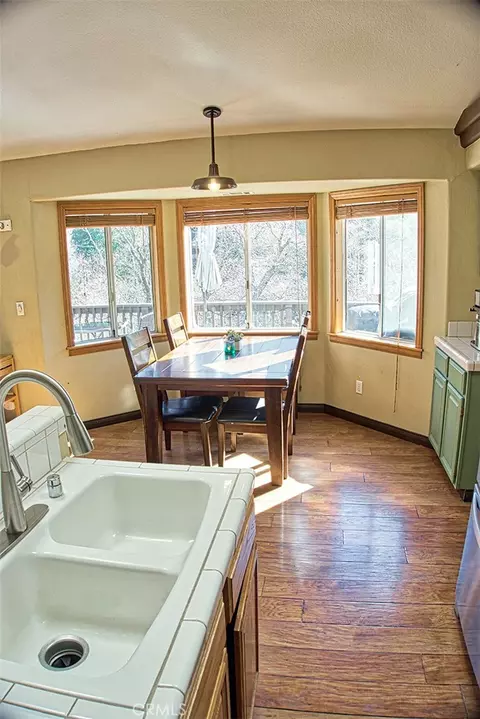 Kitchen - 24757 Basel Dr, Crestline, CA 92325 photo 6 of 7
