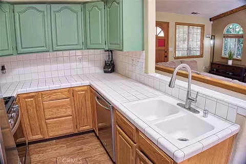 Kitchen - 24757 Basel Dr, Crestline, CA 92325 photo 4 of 7