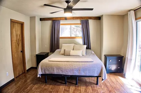 Bedroom - 24757 Basel Dr, Crestline, CA 92325 photo 4 of 6