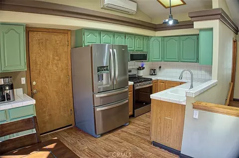 Kitchen - 24757 Basel Dr, Crestline, CA 92325 photo 1 of 7