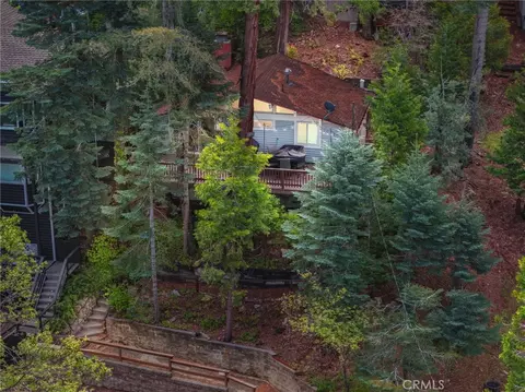 535 Sunderland Ct, Lake Arrowhead, CA 92352
