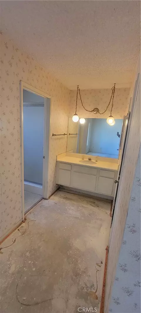 Bath - 4 Dearborn Cir, Redlands, CA 92374 photo 1 of 2