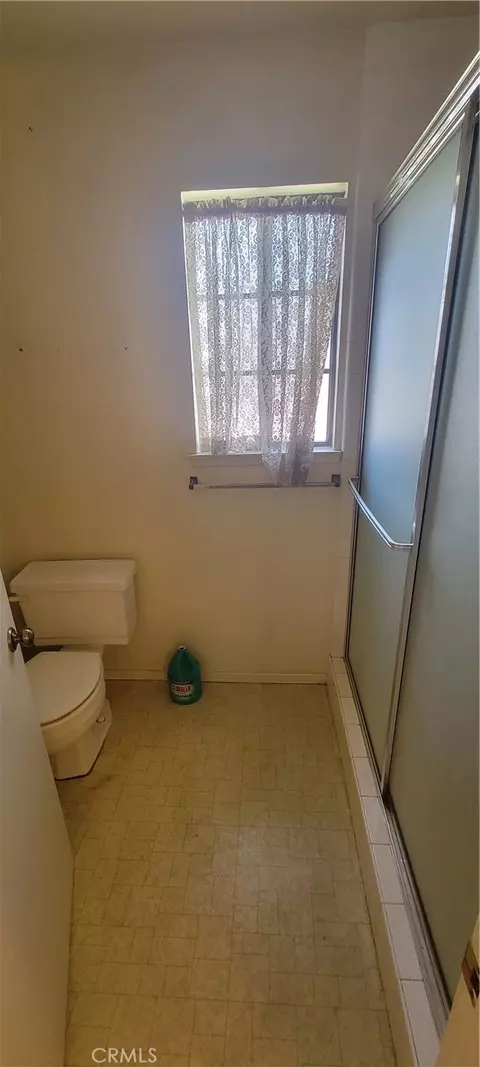 Bath - 4 Dearborn Cir, Redlands, CA 92374 photo 2 of 2
