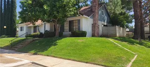 4 Dearborn Cir, Redlands, CA 92374