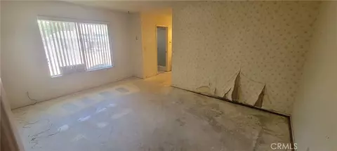 Living - 4 Dearborn Cir, Redlands, CA 92374 photo 2 of 3