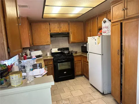 Kitchen - 452 Cherry Vista Dr, Perris, CA 92571 photo 1 of 2