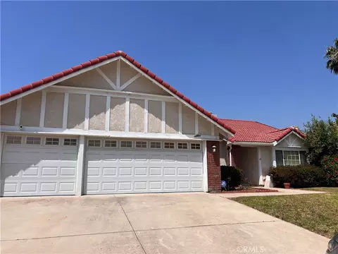 3034 Roadrunner Ct, Highland, CA 92346