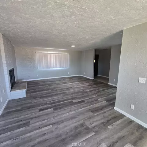 Living - 11427 Cibola, Apple Valley, CA 92308 photo 2 of 3