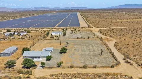 View/Area - 8038 Begonia Rd, Phelan, CA 92371 photo 6 of 7