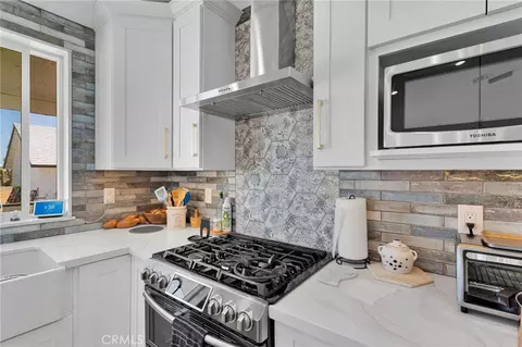 Kitchen - 8038 Begonia Rd, Phelan, CA 92371 photo 4 of 5