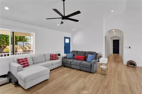 Entry Way - 8038 Begonia Rd, Phelan, CA 92371 photo 1 of 2
