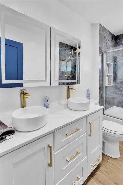Bath - 8038 Begonia Rd, Phelan, CA 92371 photo 2 of 7