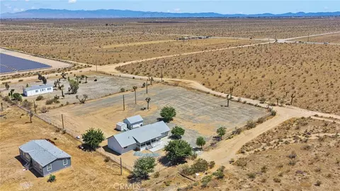 View/Area - 8038 Begonia Rd, Phelan, CA 92371 photo 5 of 7