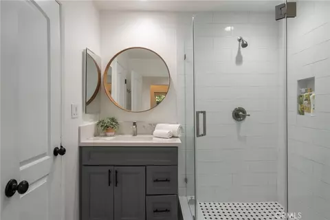 Bath - 5544 Greenleaf, Whittier, CA 90601 photo 4 of 4