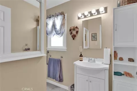 Bath - 15884 El Centro St, Hesperia, CA 92345 photo 3 of 4