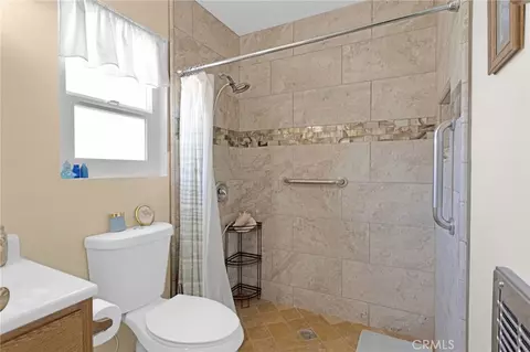Bath - 15884 El Centro St, Hesperia, CA 92345 photo 2 of 4