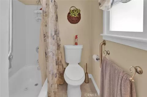 Bath - 15884 El Centro St, Hesperia, CA 92345 photo 4 of 4