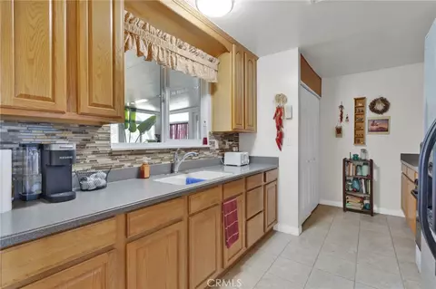Kitchen - 15884 El Centro St, Hesperia, CA 92345 photo 1 of 4