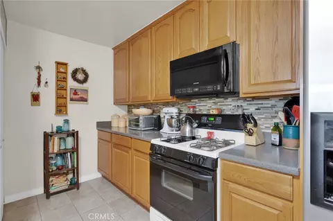 Kitchen - 15884 El Centro St, Hesperia, CA 92345 photo 3 of 4