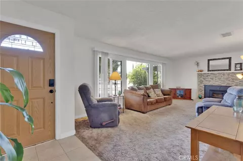 Entry Way - 15884 El Centro St, Hesperia, CA 92345 photo 1 of 2