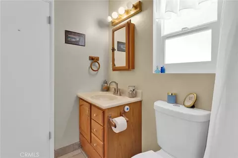 Bath - 15884 El Centro St, Hesperia, CA 92345 photo 1 of 4