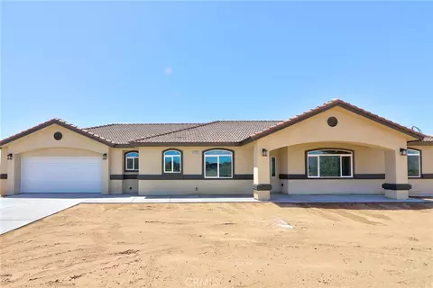 11152 Chipmunk Rd, Apple Valley, CA 92308