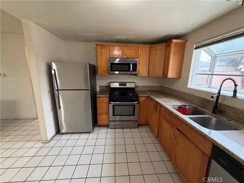 Kitchen - 3640 Schooner Walk, Oxnard, CA 93035 photo 3 of 4