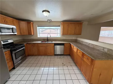 Kitchen - 3640 Schooner Walk, Oxnard, CA 93035 photo 2 of 4