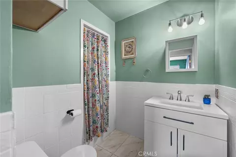 Bath - 2767 E 3rd #29, Long Beach, CA 90814 photo 1 of 2