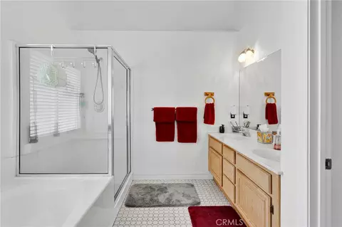 Bath - 13863 Coachella Rd, Apple Valley, CA 92307 photo 1 of 4