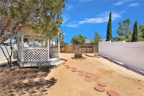 Exterior - 13863 Coachella Rd, Apple Valley, CA 92307 photo 10 of 16