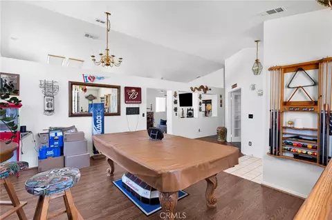 Entry Way - 13863 Coachella Rd, Apple Valley, CA 92307 photo 4 of 7