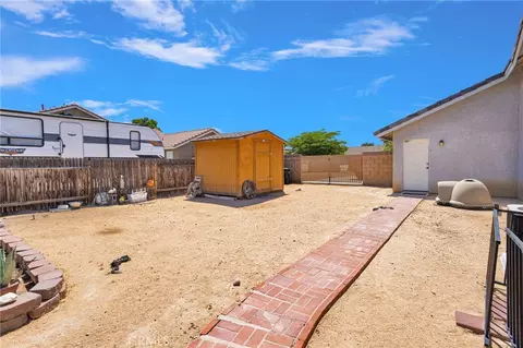 Exterior - 13863 Coachella Rd, Apple Valley, CA 92307 photo 13 of 16