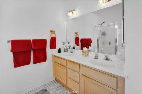 Bath - 13863 Coachella Rd, Apple Valley, CA 92307 photo 3 of 4