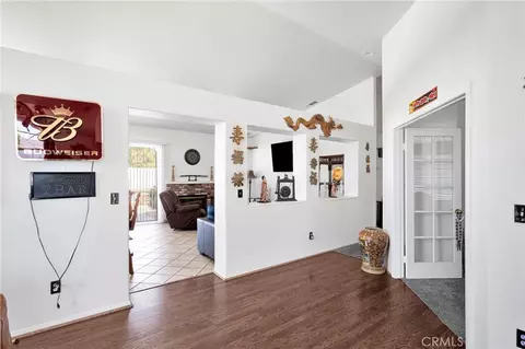 Entry Way - 13863 Coachella Rd, Apple Valley, CA 92307 photo 5 of 7