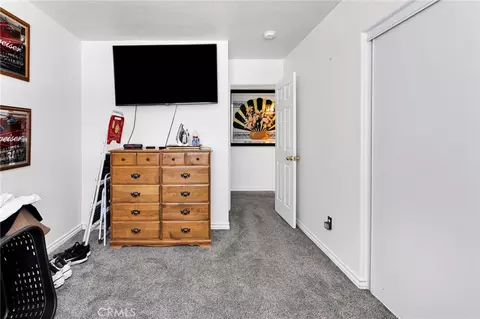 Bedroom - 13863 Coachella Rd, Apple Valley, CA 92307 photo 4 of 6