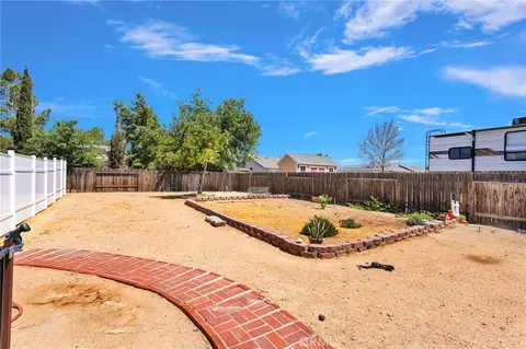 Exterior - 13863 Coachella Rd, Apple Valley, CA 92307 photo 14 of 16