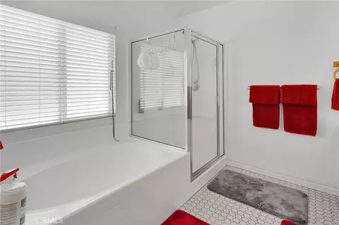 Bath - 13863 Coachella Rd, Apple Valley, CA 92307 photo 2 of 4