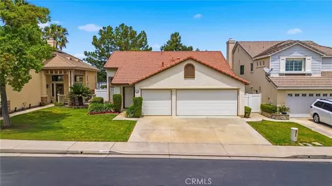 696 Avondale Dr, Corona, CA 92879