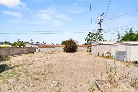 Exterior - 114 S Tamarisk, Rialto, CA 92376 photo 8 of 11