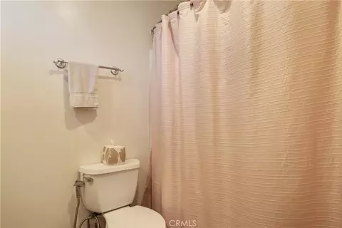 Bath - 427 Fig Ln, Monrovia, CA 91016 photo 3 of 4